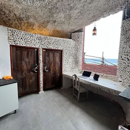 Casa Cueva Varas * El Mudo